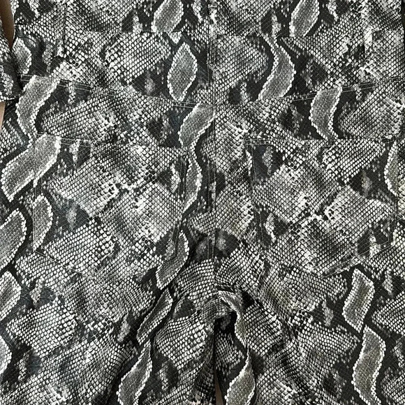 NONchalant Label Revolve Python Jumpsuit RARE! Sz XS - Picture 10 of 13